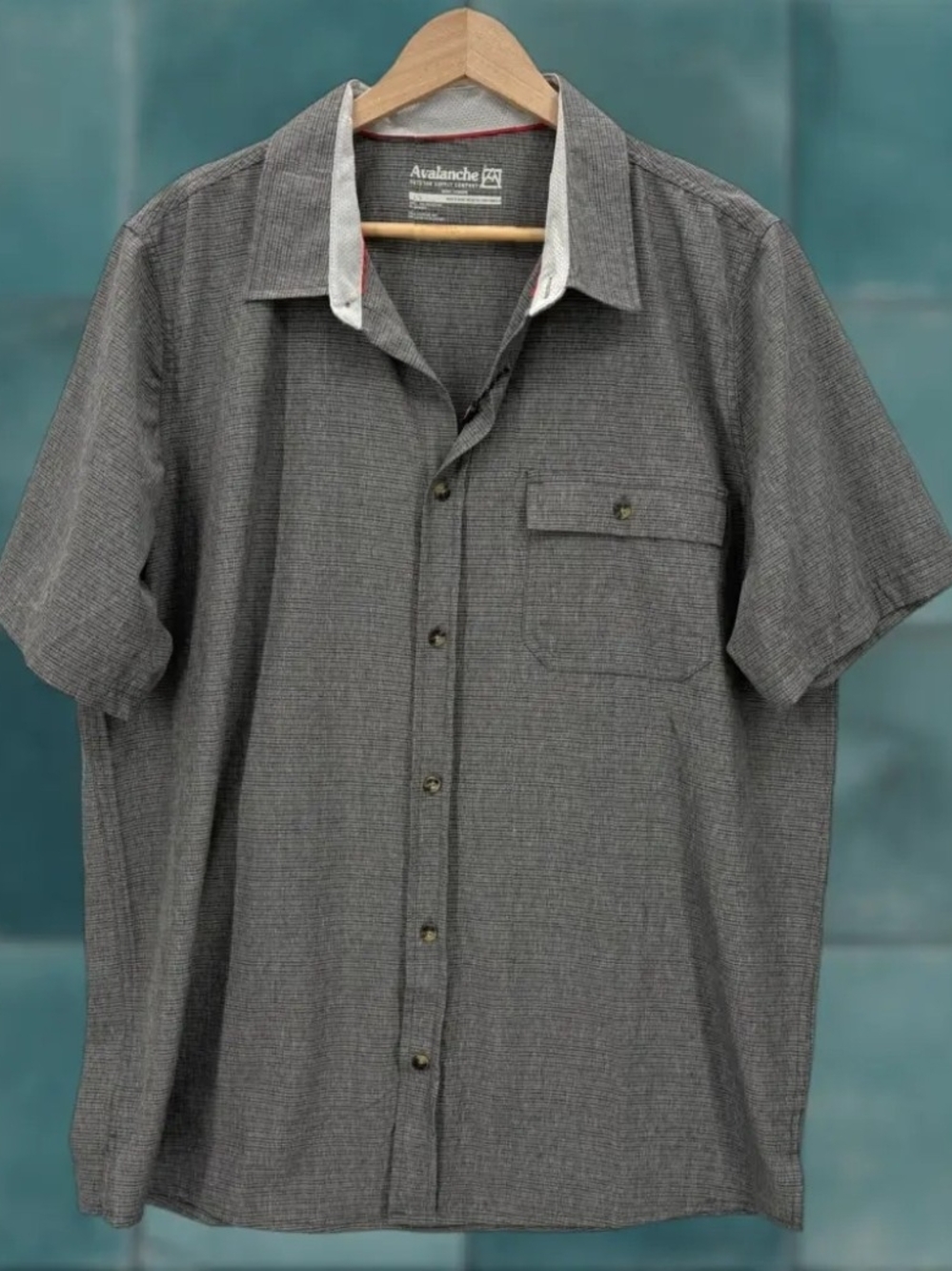 Avalanche Outdoor Supply Co Men's Gray Pinstripe Short Sleeve Button Up Shirt